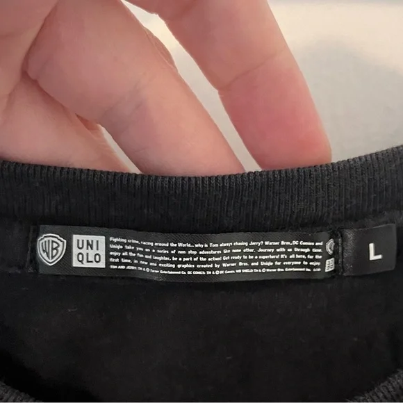 Uniqlo x DC Comics Superman Comics T-Shirt Black Shirt Sleeve Size Large - Picture 3 of 9